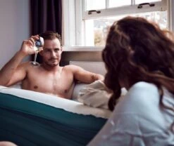 Tubble® Royale Opblaasbaar Ligbad - Blue Lagoon – Opvouwbaar Bad Voor Volwassenen Tot 188cm - IJsbad Wim Hof Methode - Zitbad - 255L -Badkamerproducten 1200x1012