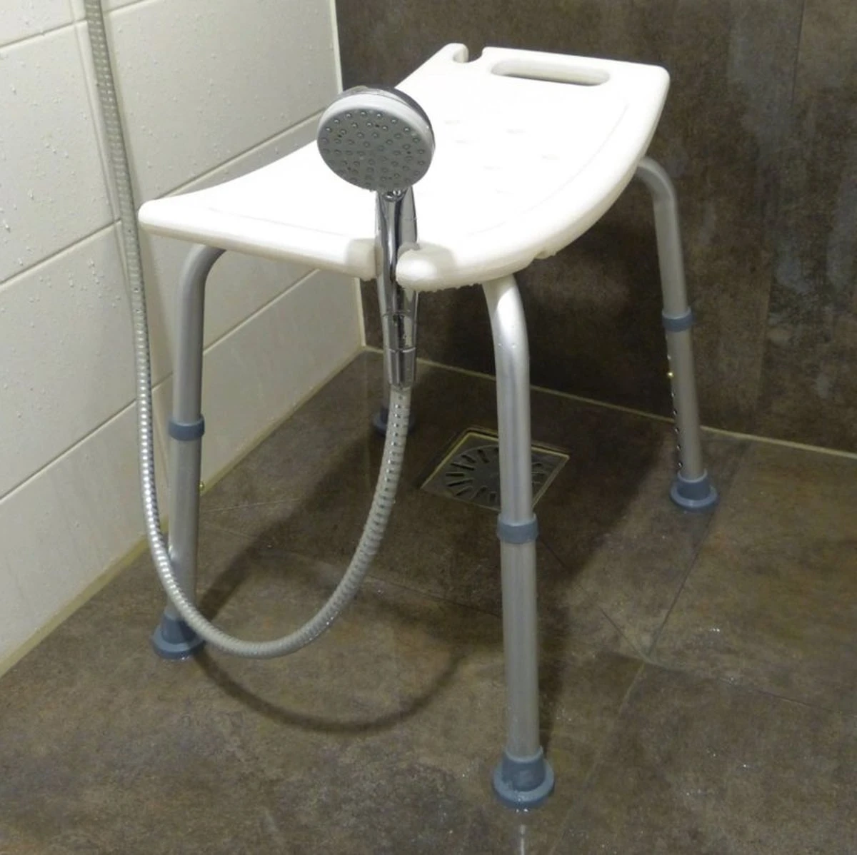 Douchekruk In Hoogte Verstelbaar Met Douchekop Houder En Handgrepen. Anti-slip Structuur 3 Douchekruk In Hoogte Verstelbaar Met Douchekop Houder En Handgrepen. Anti-slip Structuur - Afbeelding 3