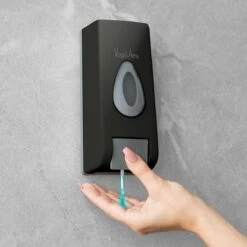 Vog&Arths - Zeepdispenser Wandmontage - Hangend Zeeppompje Muur - Zwart - Mechanische Zeep Pomp - 350ML - Zonder Batterijen! 8 Vog&Arths - Zeepdispenser Wandmontage - Hangend Zeeppompje Muur - Zwart - Mechanische Zeep Pomp - 350ML - Zonder Batterijen! -Badkamerproducten 1200x1200 119