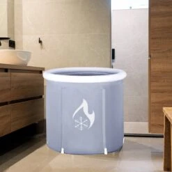 Zitbad Voor Volwassenen - Bath Bucket - Ijsbad - Ice Bath - Inklapbaar Bad - Wim Hof Methode - Opblaasbaarbad - Inclusief Voetpomp - Inclusief Ingebouwd Zitkussen - Grijs 11 Zitbad Voor Volwassenen - Bath Bucket - Ijsbad - Ice Bath - Inklapbaar Bad - Wim Hof Methode - Opblaasbaarbad - Inclusief Voetpomp - Inclusief Ingebouwd Zitkussen - Grijs -Badkamerproducten 1200x1200 1579