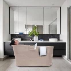 LIFEBATH - Zitbad Mira - Bath Bucket XL - 400L - Ligbad 122 Cm - Costa Rica Sand 7 LIFEBATH - Zitbad Mira - Bath Bucket XL - 400L - Ligbad 122 Cm - Costa Rica Sand -Badkamerproducten 1200x1200 1601