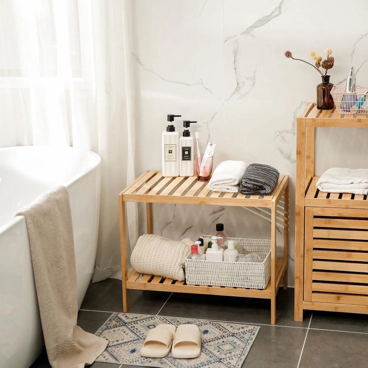 Merkloos Decopatent® Houten Bankje Van Bamboe - Badkamer - Opbergrek - Badkamerkast Rek - Open Badkamerbankje - Opbergen Handdoeken Rek 4 Merkloos Decopatent® Houten Bankje Van Bamboe - Badkamer - Opbergrek - Badkamerkast Rek - Open Badkamerbankje - Opbergen Handdoeken Rek - Afbeelding 4