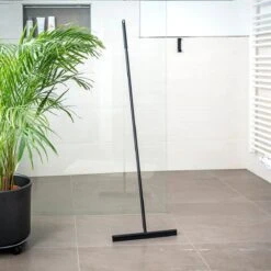 Vloerwisser - RVS - Vloertrekker Met Steel - Badkamer - Douchewisser Zwart - Douchetrekker -Badkamerproducten 1200x1200 485