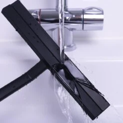 Douchewisser Zwart Met Magneetstrip - Badkamer Accessoires - Raamwisser - Trekker Douche - Silicone - 21cm X 20cm -Badkamerproducten 1200x1200 503