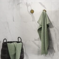 Tiger Tune - Toiletaccessoireset - Toiletborstel Met Houder - Toiletrolhouder Zonder Klep - Handdoekhaak – Messing Geborsteld / Zwart -Badkamerproducten 1200x1200 736