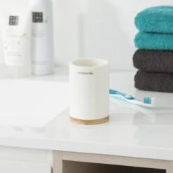 Sealskin Grace - Tandenborstelbeker Vrijstaand - Wit 8 Sealskin Grace - Tandenborstelbeker Vrijstaand - Wit -Badkamerproducten 1200x1200 876