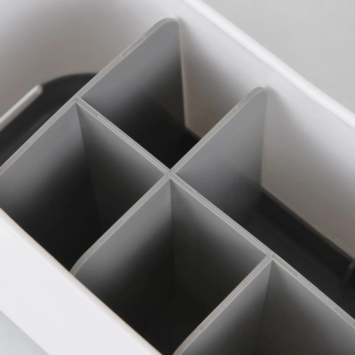 Merkloos Tandenborstelhouder Vrijstaand - Badkamer Organizer Met Lekbak - Badkamer Accessoires - 6 Sorteervakken - Tandenborstel - Wit Met Zwart 6 Merkloos Tandenborstelhouder Vrijstaand - Badkamer Organizer Met Lekbak - Badkamer Accessoires - 6 Sorteervakken - Tandenborstel - Wit Met Zwart - Afbeelding 6