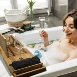 Regno Badplank Voor In Bad - Met Badkussen - Uitschuifbaar En Waterbestendig Badrek - IPad En Glashouder 14 Regno Badplank Voor In Bad - Met Badkussen - Uitschuifbaar En Waterbestendig Badrek - IPad En Glashouder -Badkamerproducten 1200x1200 978