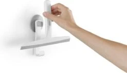 EasyStore Slimline Squeegee Douche Wisser, Met Ophanghaak - Joseph Joseph 11 EasyStore Slimline Squeegee Douche Wisser, Met Ophanghaak - Joseph Joseph -Badkamerproducten 1200x689