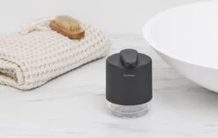 Brabantia MindSet Zeepdispenser - 200 Ml - Mineral Infinite Grey -Badkamerproducten 1200x756 1