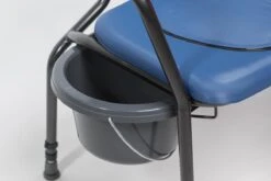 Toiletstoel Blauw Met Comfortabele Zitting En Emmer Met Deksel - Postoel 12 Toiletstoel Blauw Met Comfortabele Zitting En Emmer Met Deksel - Postoel -Badkamerproducten 1200x801 12