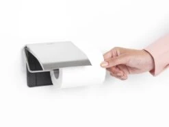 Brabantia ReNew WC Rolhouder - Met Klep - Matt Steel -Badkamerproducten 1200x898 1