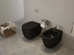 Viidako – Paskii Toiletpot – Mat Zwart – Design - Rimless – INCLUSIEF Softclose Zitting – Quick Release - Hangend/zwevend Toilet 16 Viidako – Paskii Toiletpot – Mat Zwart – Design - Rimless – INCLUSIEF Softclose Zitting – Quick Release - Hangend/zwevend Toilet -Badkamerproducten 1200x899 9