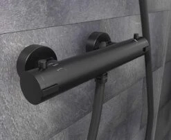 SCHÜTTE London Thermostatische Douchekraan - Hartafstand 120 Mm - Zwart Mat -Badkamerproducten 1200x983 1