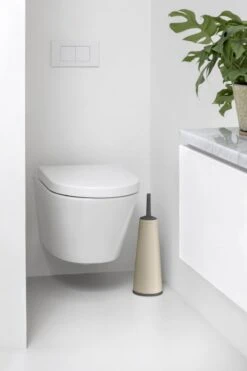 Brabantia ReNew WC Borstel - Met Houder - Soft Beige 8 Brabantia ReNew WC Borstel - Met Houder - Soft Beige -Badkamerproducten 799x1200 3