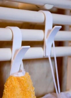 Merkloos 6x Handdoek Haak - Kleding Haak Voor Radiator - Handdoek Houder Hangend Aan Verwarming - Badkamer Haken Hangend -Badkamerproducten 876x1200