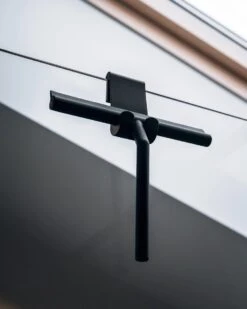 Douchewisser Zwart Met Ophangsysteem- Badkamer Accessoires- Raamwisser- Trekker Douche- Silicone- 21cm X 16cm 17 Douchewisser Zwart Met Ophangsysteem- Badkamer Accessoires- Raamwisser- Trekker Douche- Silicone- 21cm X 16cm -Badkamerproducten 959x1200